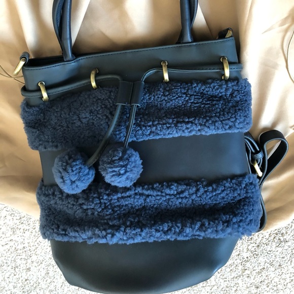 Authentic Australia LUXE collective Shearling Leather navy crossbody bucket bag - Picture 10 of 11